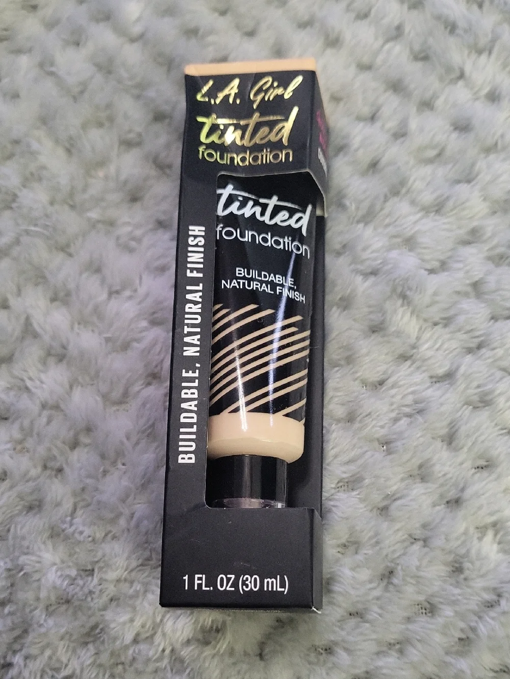 New La Girl Foundation – Porcelain